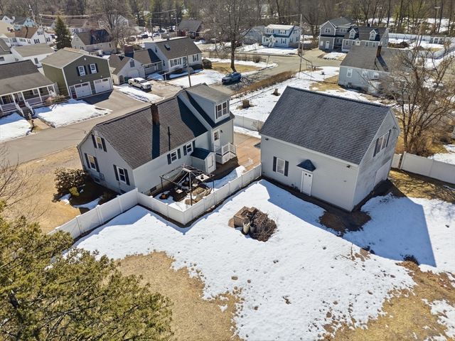 37 Saint Paul St, Lowell, MA 01851