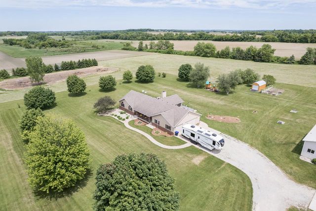 W5546 Sun ROAD, Juneau, WI 53039
