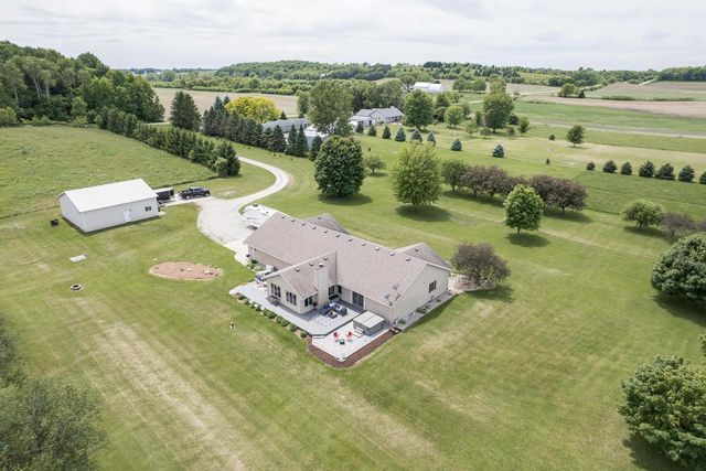 W5546 Sun ROAD, Juneau, WI 53039