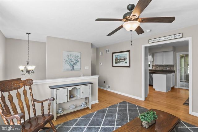 10 LOGAN HEIGHTS RD, York, PA 17403