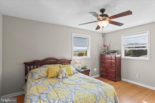 10 LOGAN HEIGHTS RD, York, PA 17403