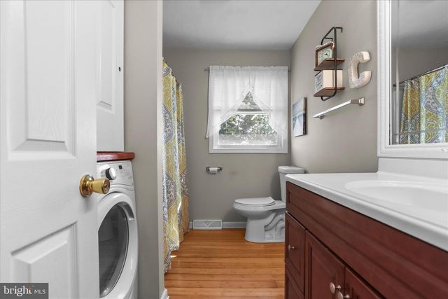 10 LOGAN HEIGHTS RD, York, PA 17403