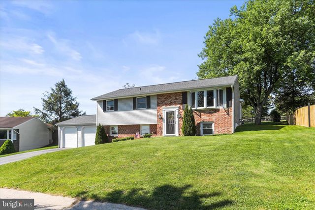 10 LOGAN HEIGHTS RD, York, PA 17403