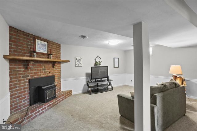 10 LOGAN HEIGHTS RD, York, PA 17403