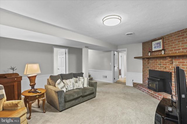 10 LOGAN HEIGHTS RD, York, PA 17403