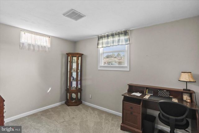 10 LOGAN HEIGHTS RD, York, PA 17403