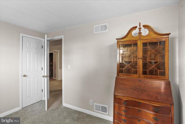 10 LOGAN HEIGHTS RD, York, PA 17403