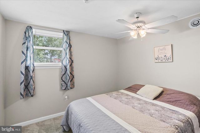 10 LOGAN HEIGHTS RD, York, PA 17403