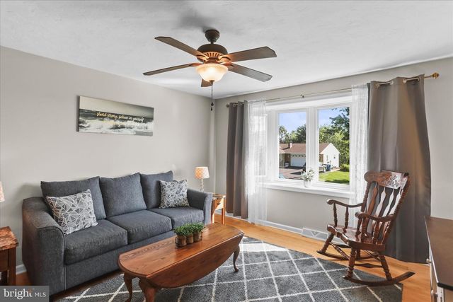 10 LOGAN HEIGHTS RD, York, PA 17403