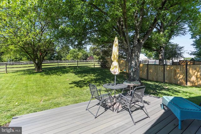 10 LOGAN HEIGHTS RD, York, PA 17403