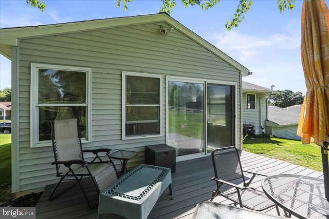 10 LOGAN HEIGHTS RD, York, PA 17403