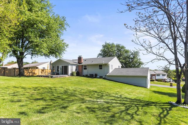 10 LOGAN HEIGHTS RD, York, PA 17403
