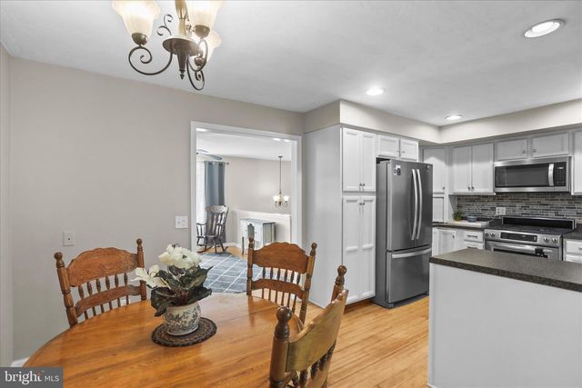 10 LOGAN HEIGHTS RD, York, PA 17403