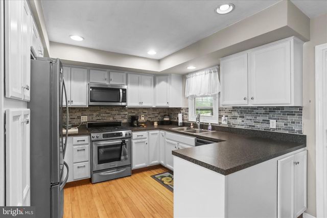 10 LOGAN HEIGHTS RD, York, PA 17403