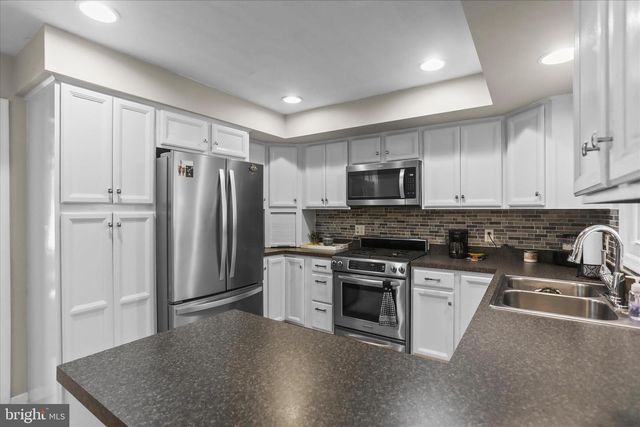 10 LOGAN HEIGHTS RD, York, PA 17403