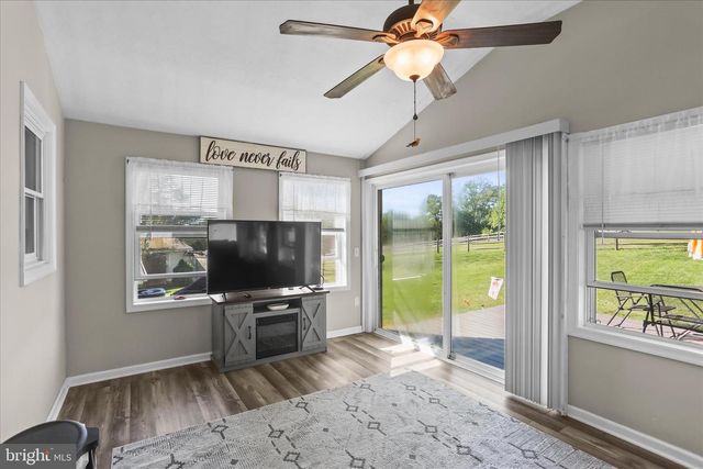 10 LOGAN HEIGHTS RD, York, PA 17403