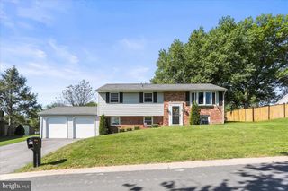 10 LOGAN HEIGHTS RD, York, PA 17403
