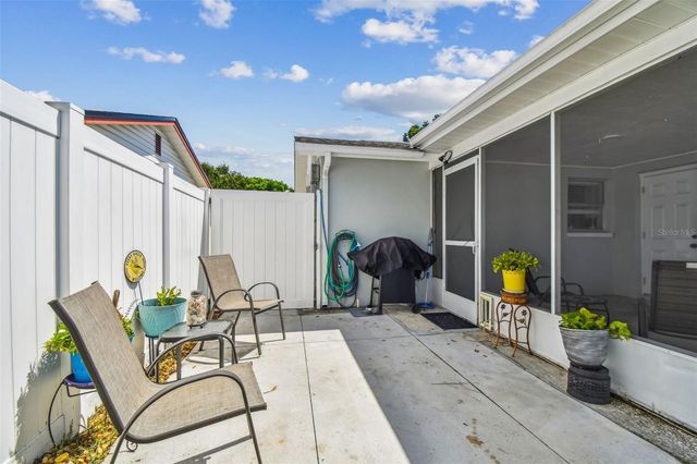 6743 KNIGHTSBRIDGE DRIVE, New Port Richey, FL 34653