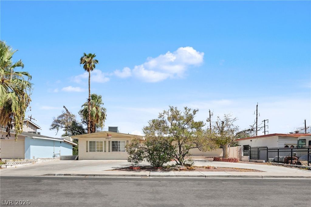 1905 South 17th Street, Las Vegas, NV 89104 — photo 2