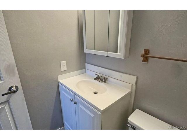 2 BitterWeed, Pueblo, CO 81001