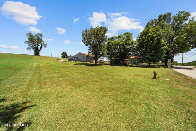 1016 Swan Pond Circle Rd, Harriman, TN 37748