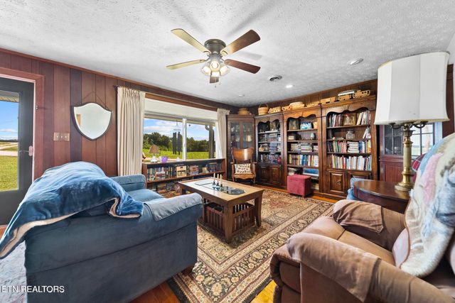 1016 Swan Pond Circle Rd, Harriman, TN 37748
