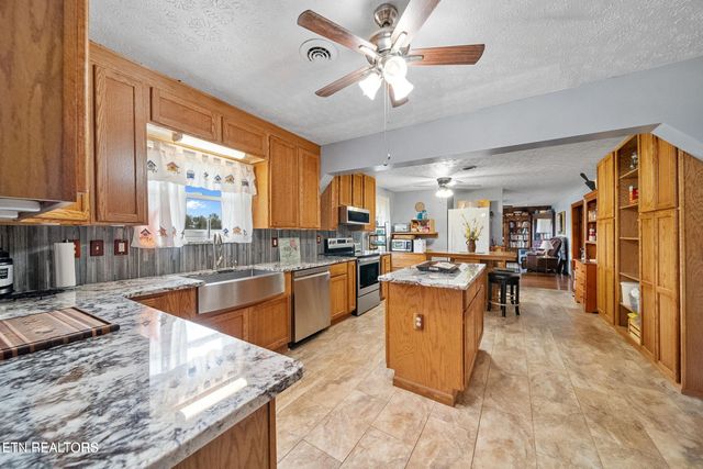1016 Swan Pond Circle Rd, Harriman, TN 37748