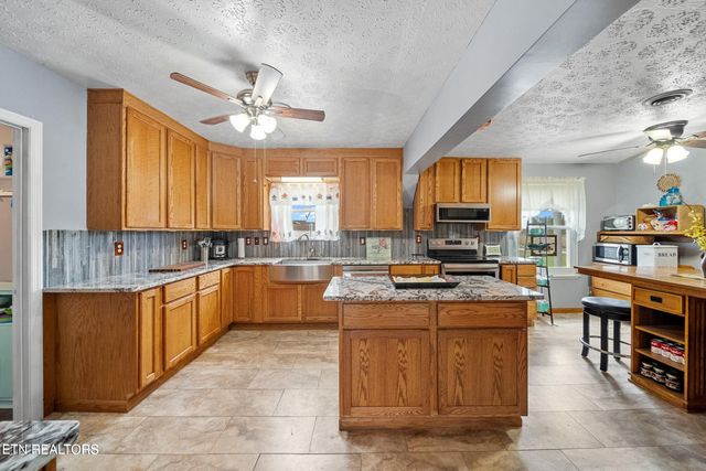 1016 Swan Pond Circle Rd, Harriman, TN 37748