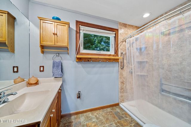 1016 Swan Pond Circle Rd, Harriman, TN 37748