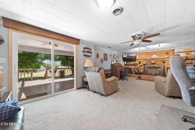 1016 Swan Pond Circle Rd, Harriman, TN 37748