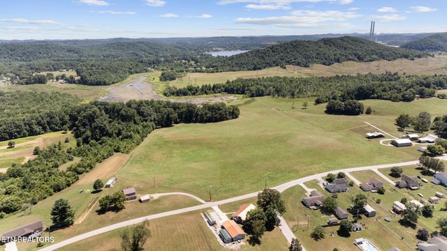 1016 Swan Pond Circle Rd, Harriman, TN 37748