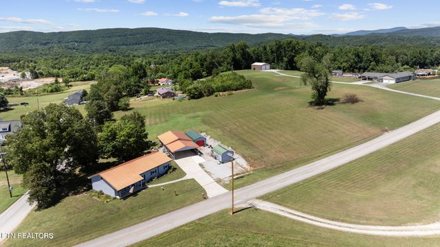 1016 Swan Pond Circle Rd, Harriman, TN 37748