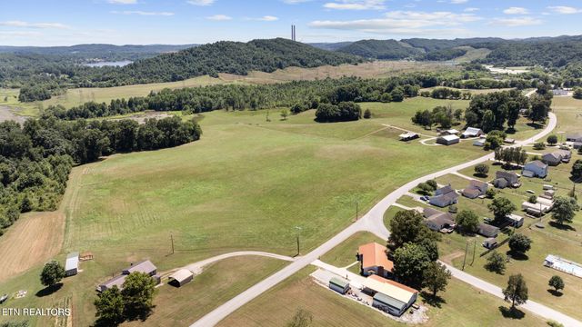 1016 Swan Pond Circle Rd, Harriman, TN 37748
