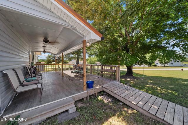 1016 Swan Pond Circle Rd, Harriman, TN 37748