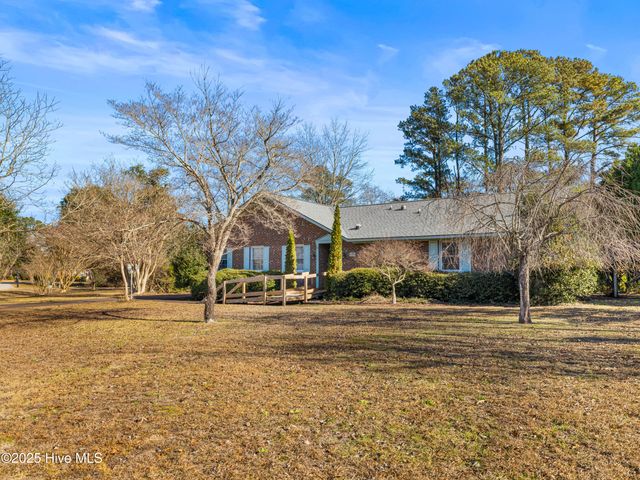 6101 Albatross Drive, New Bern, NC 28560