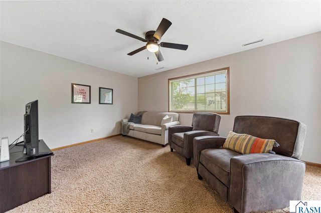 11 Restless Court, North Mankato, MN 56003