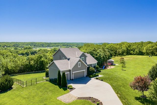 17530 254th Street, Tonganoxie, KS 66086