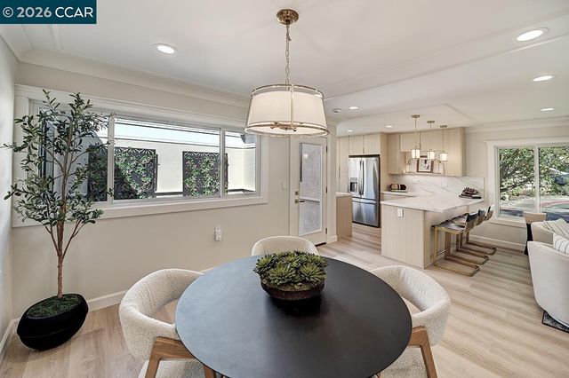 1141 Ptarmigan Dr 6, Walnut Creek, CA 94595