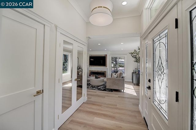 1141 Ptarmigan Dr 6, Walnut Creek, CA 94595