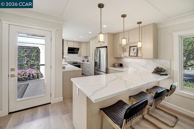 1141 Ptarmigan Dr 6, Walnut Creek, CA 94595