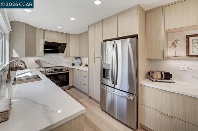 1141 Ptarmigan Dr 6, Walnut Creek, CA 94595