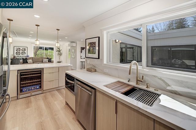 1141 Ptarmigan Dr 6, Walnut Creek, CA 94595