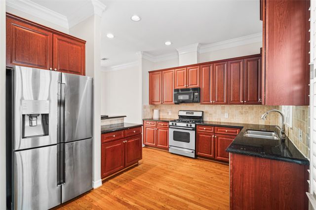 2150 Bancroft Street, Houston, TX 77027