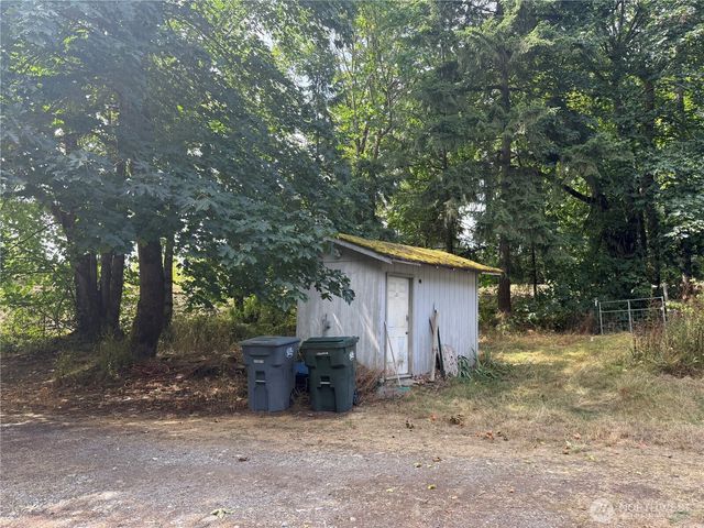 3925 Harts Lake Road S, Roy, WA 98580