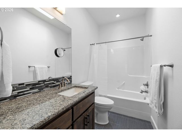 14509 Se FAIRCREST St, Clackamas, OR 97015