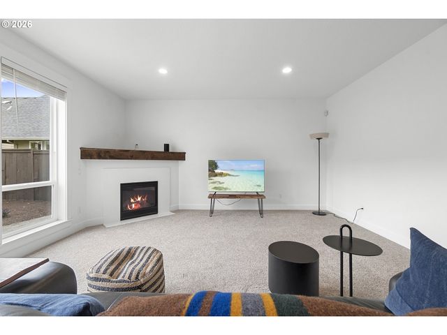 14509 Se FAIRCREST St, Clackamas, OR 97015
