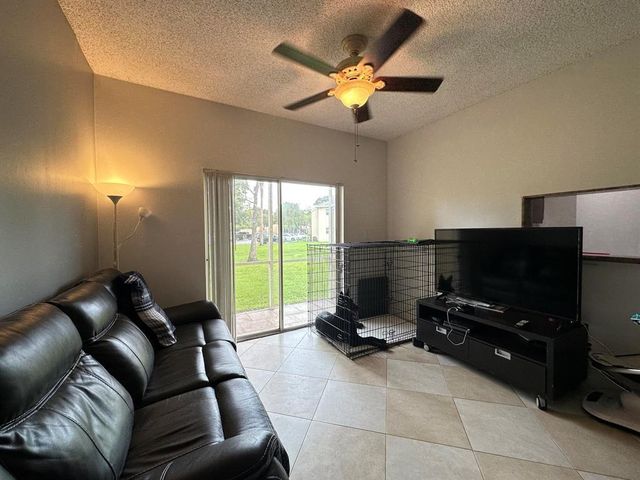 800 Cypress Park Way M, Pompano Beach, FL 33064