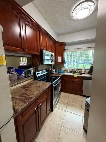 800 Cypress Park Way M, Pompano Beach, FL 33064