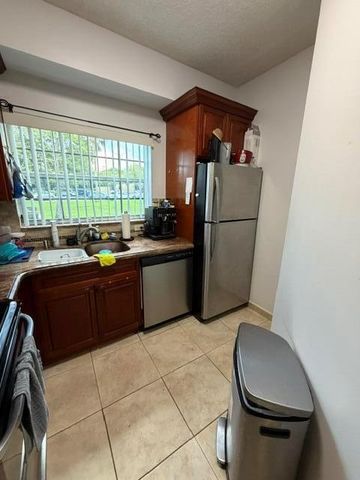 800 Cypress Park Way M, Pompano Beach, FL 33064