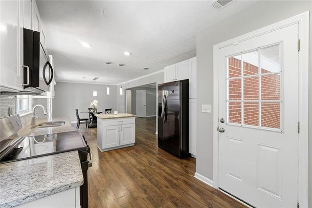 1303 Mohawk Drive, Lawrenceville, GA 30043